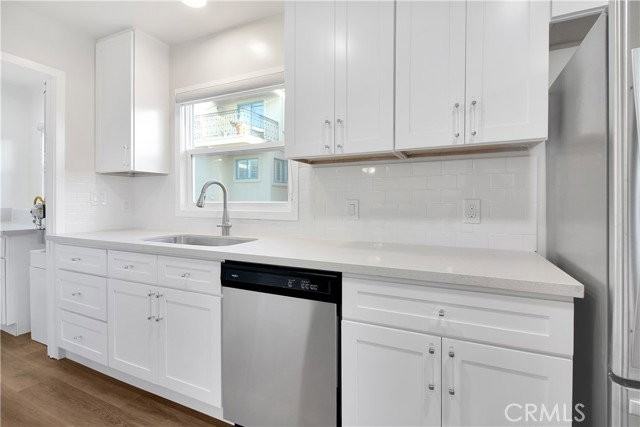 230 30th St - Photo 6 of 8
