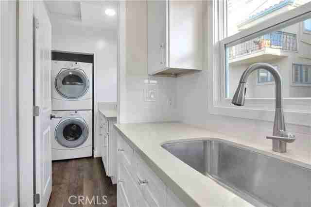 230 30th St - Photo 7 of 8
