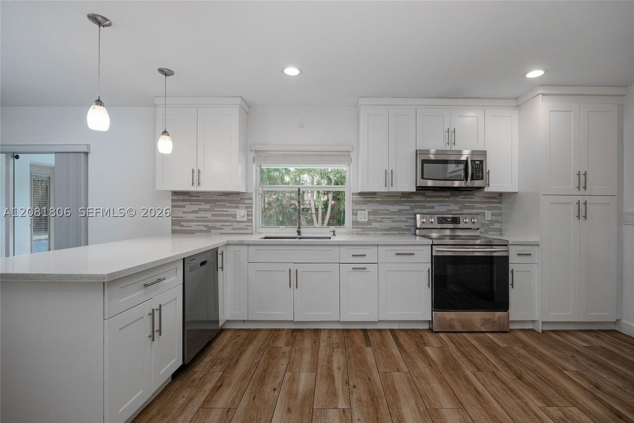 7460 Nw 7th Ct - Photo 3 of 39