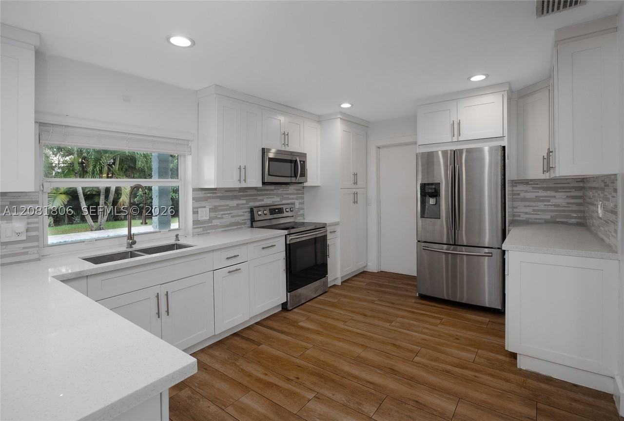 7460 Nw 7th Ct - Photo 4 of 39