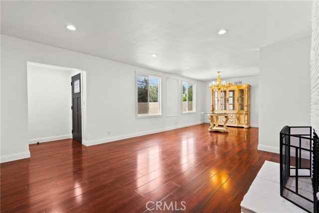 23036 Burbank Blvd - Photo 4 of 7