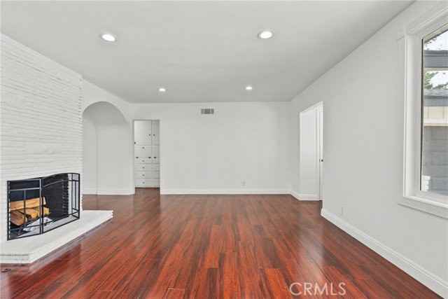 23036 Burbank Blvd - Photo 5 of 7