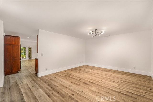 23812 Archwood St - Photo 3 of 8