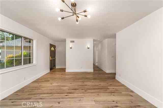 23812 Archwood St - Photo 4 of 8