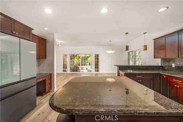23812 Archwood St - Photo 6 of 8