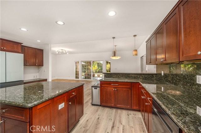 23812 Archwood St - Photo 7 of 8