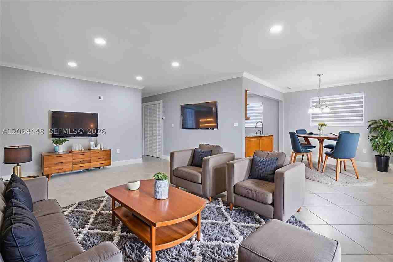 3240 Sw 69th Ave - Photo 2 of 23