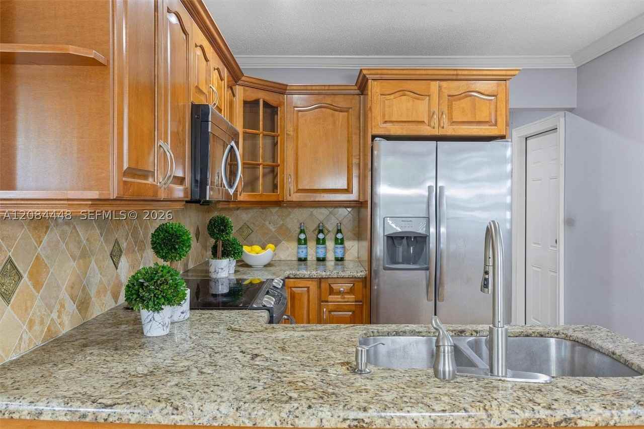 3240 Sw 69th Ave - Photo 3 of 23