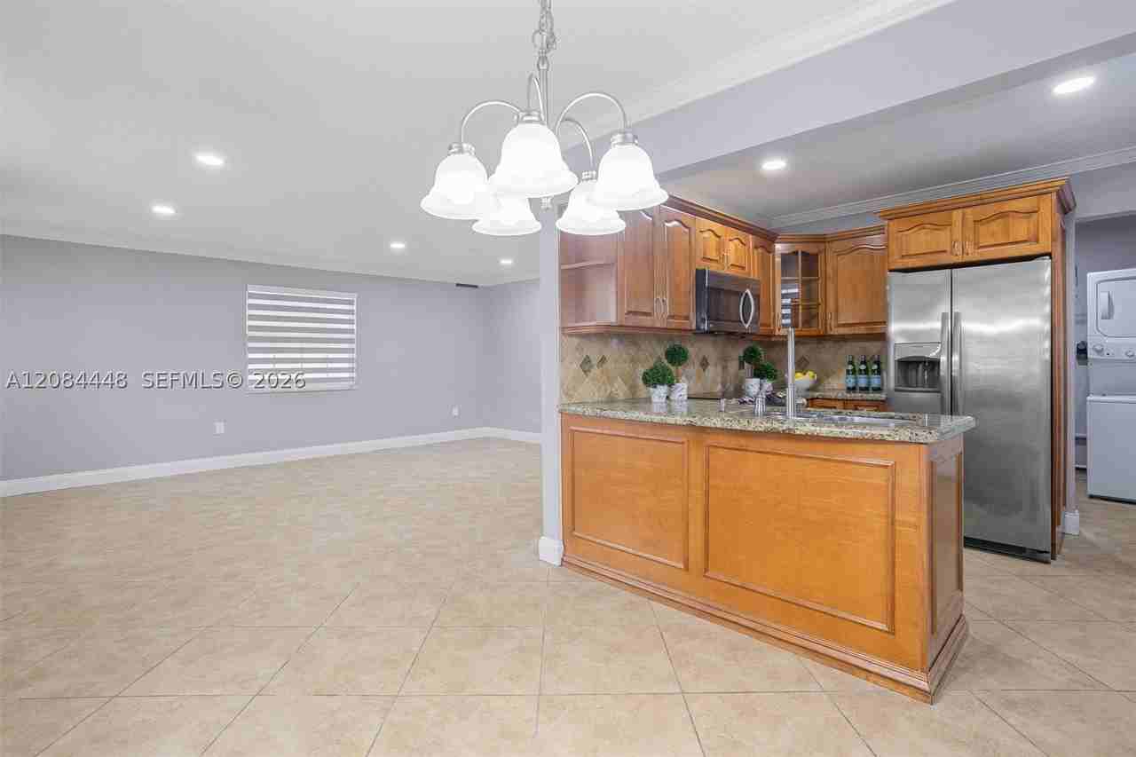 3240 Sw 69th Ave - Photo 4 of 23