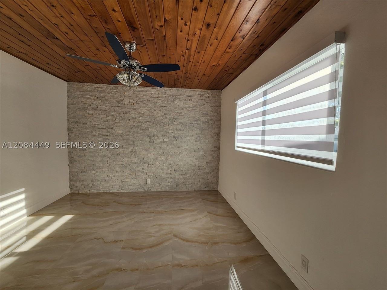 1113 Ne 8th St - Photo 3 of 14