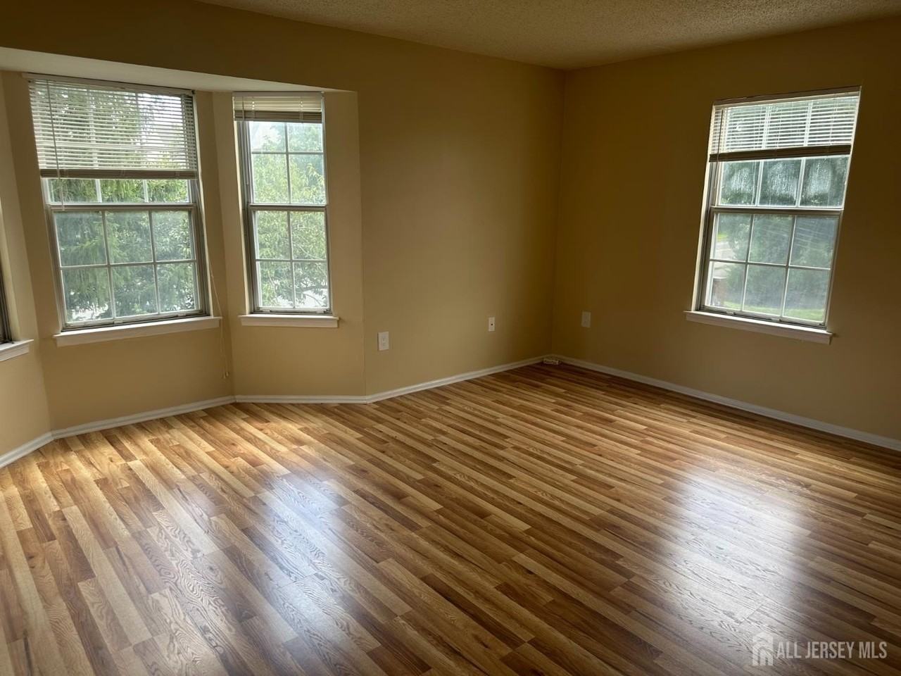 465 Northam Dr - Photo 7 of 11