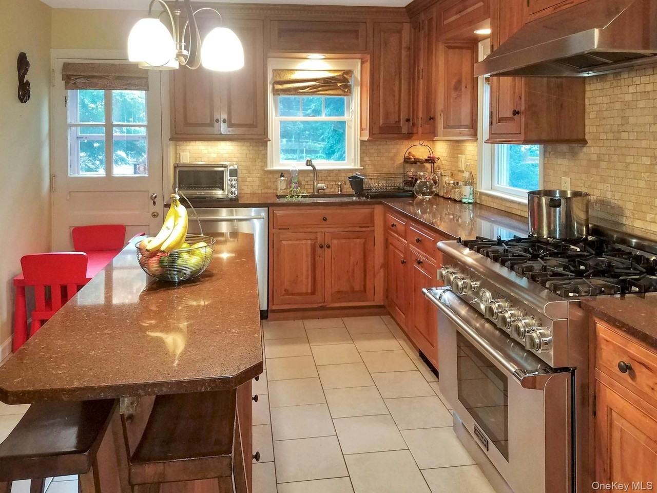 1864 Palmer Ave - Photo 6 of 36