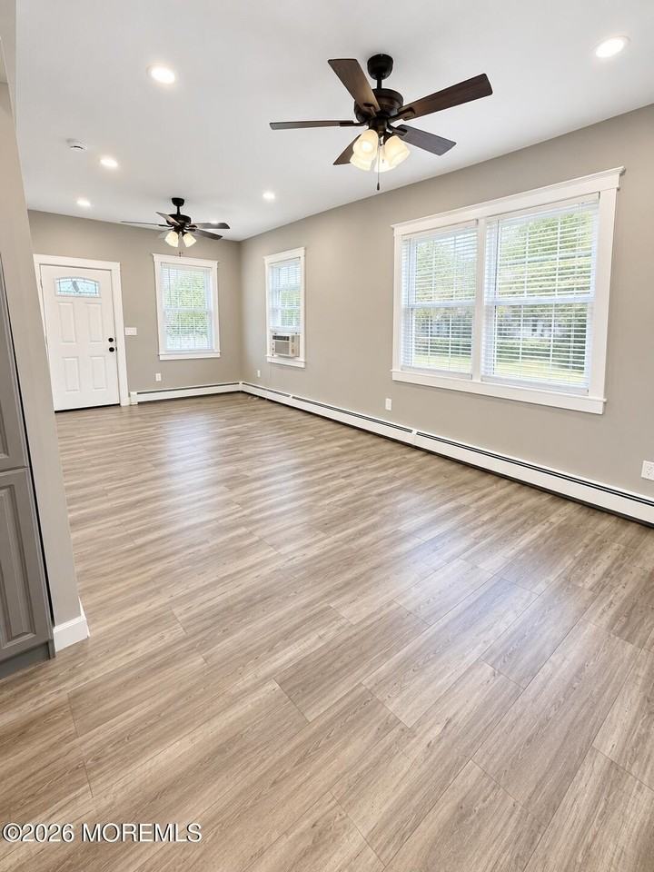116 De Witt Ave - Photo 2 of 12