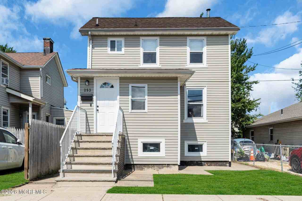 253 1st St - Photo 2 of 40