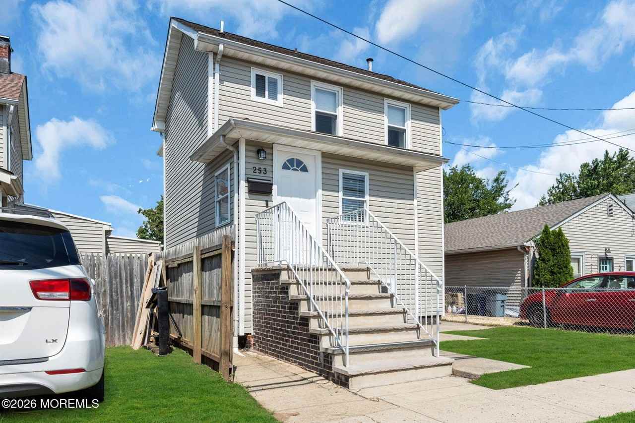 253 1st St - Photo 3 of 40