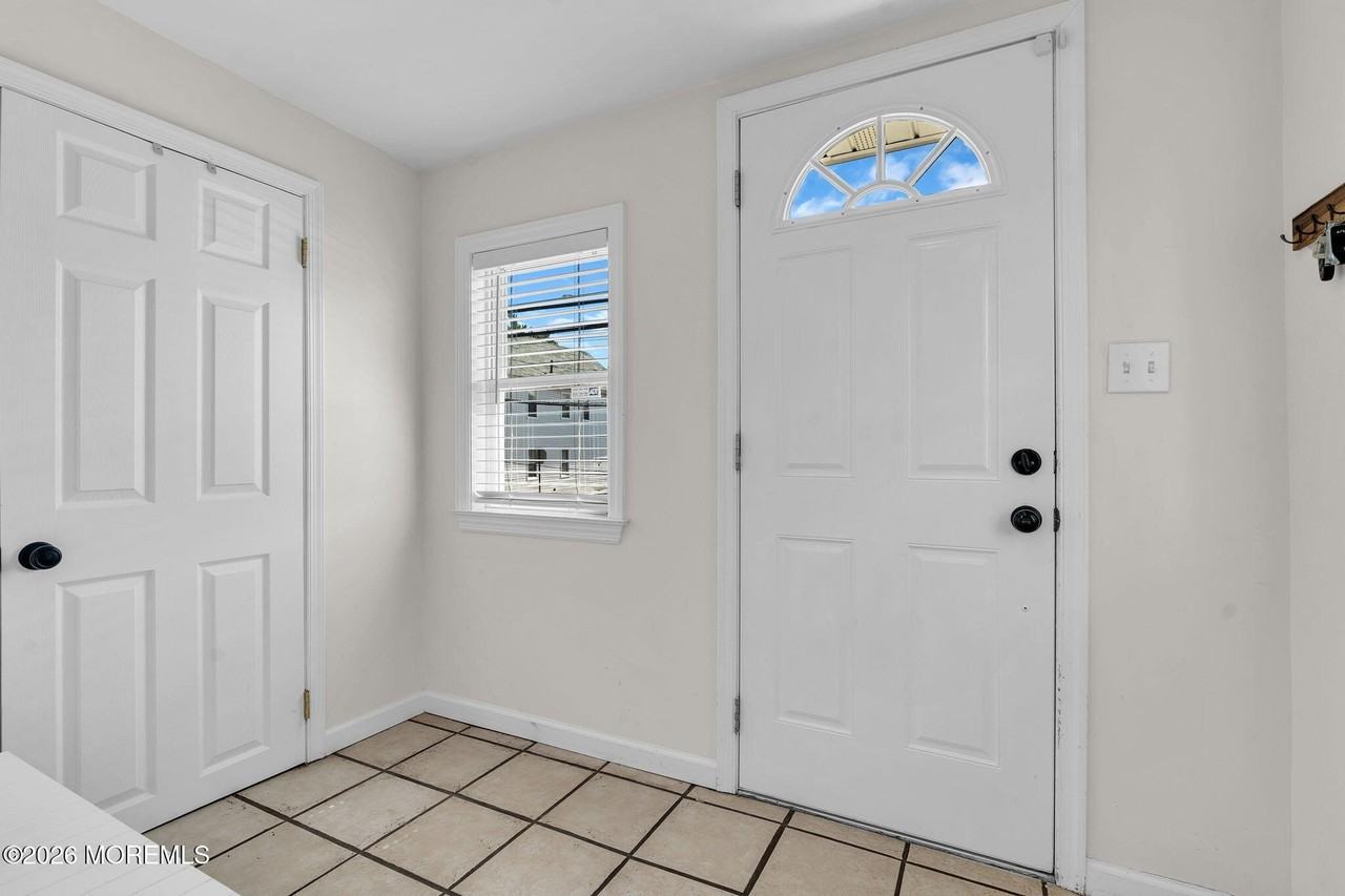 253 1st St - Photo 5 of 40