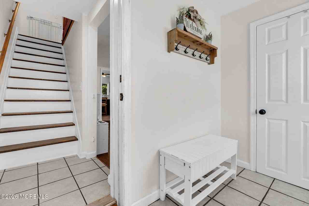 253 1st St - Photo 6 of 40