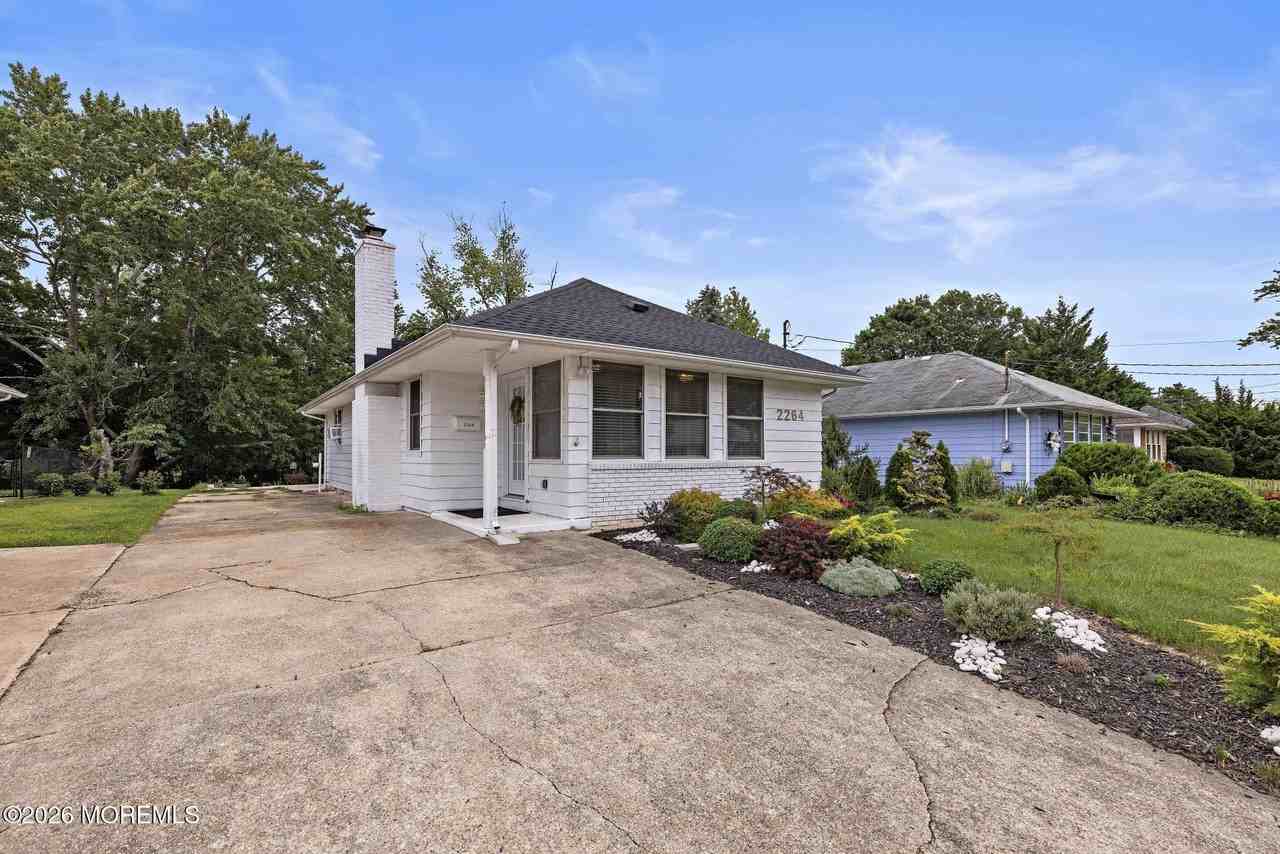 2264 Hovsons Blvd - Photo 2 of 28