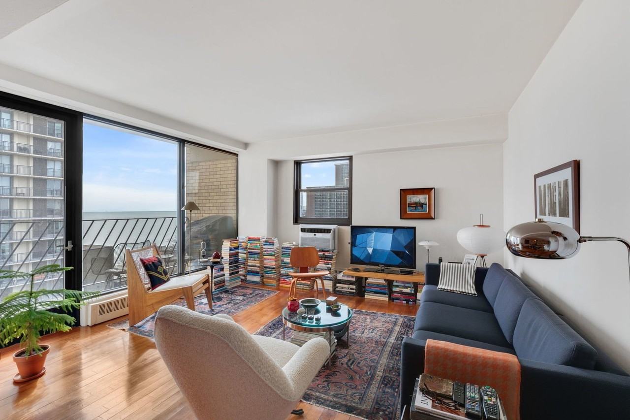 6030 N Sheridan Rd #901 - Photo 4 of 16