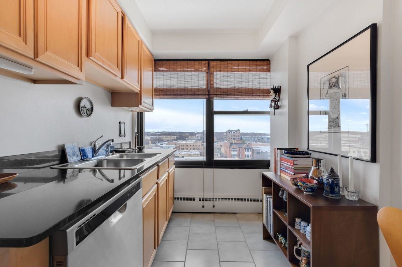 6030 N Sheridan Rd #901 - Photo 6 of 16