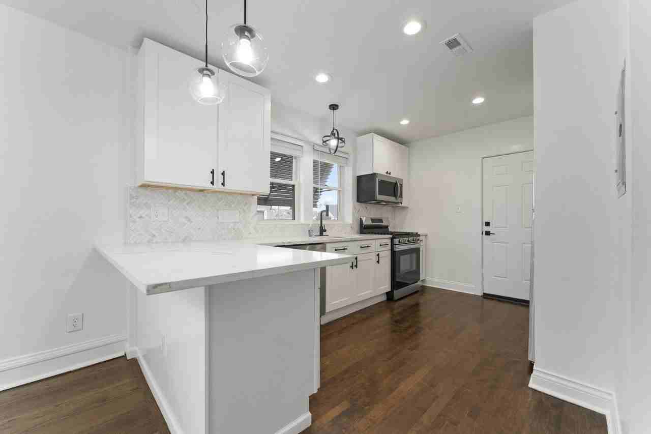 5304 W Cornelia Ave #1 - Photo 3 of 14