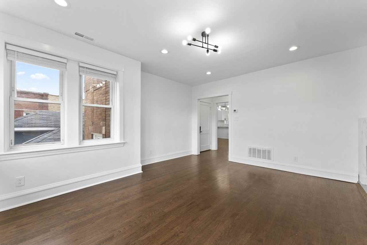 5304 W Cornelia Ave #1 - Photo 6 of 14