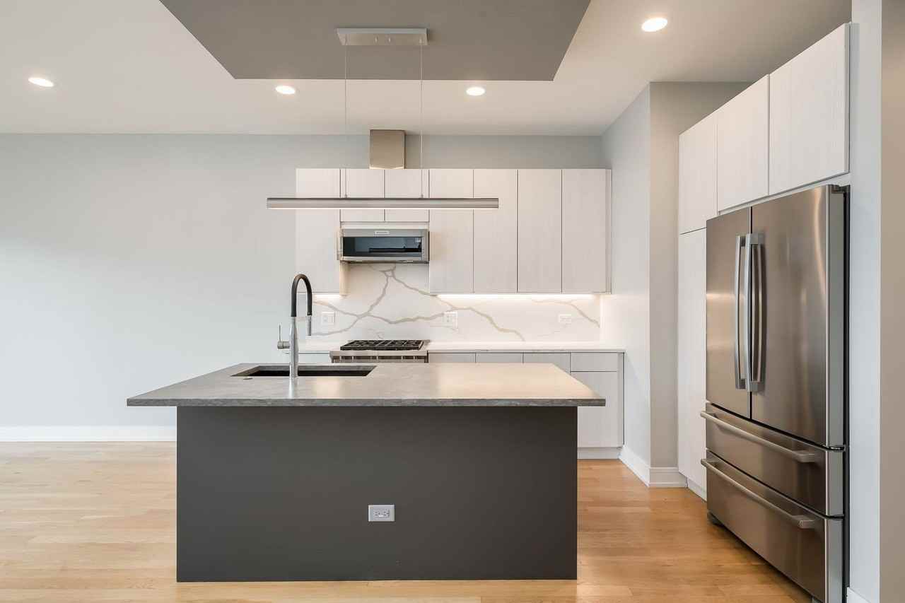 680 N Milwaukee Ave #604 - Photo 3 of 28