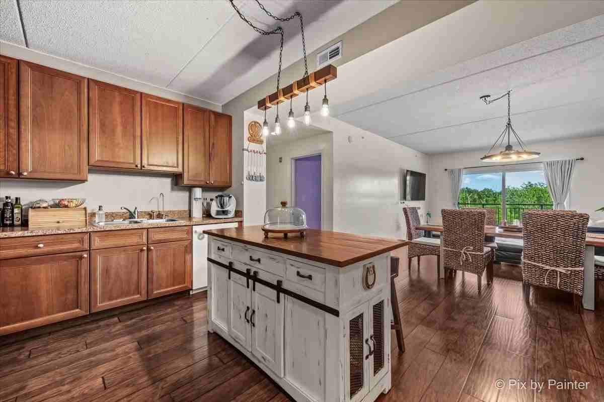 125 Lakeview Dr #403 - Photo 3 of 39