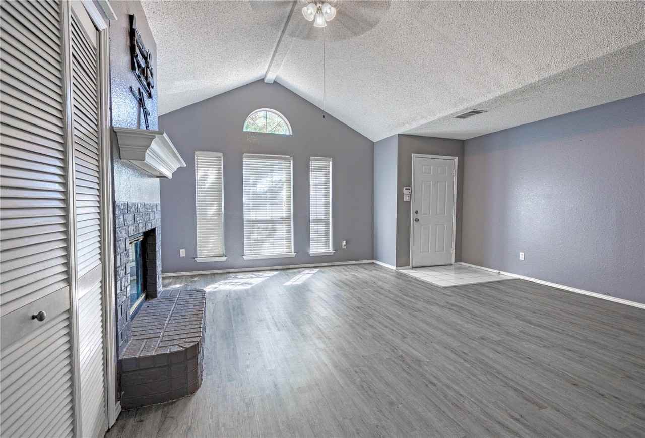 6702 Canyon Creek Dr - Photo 3 of 15