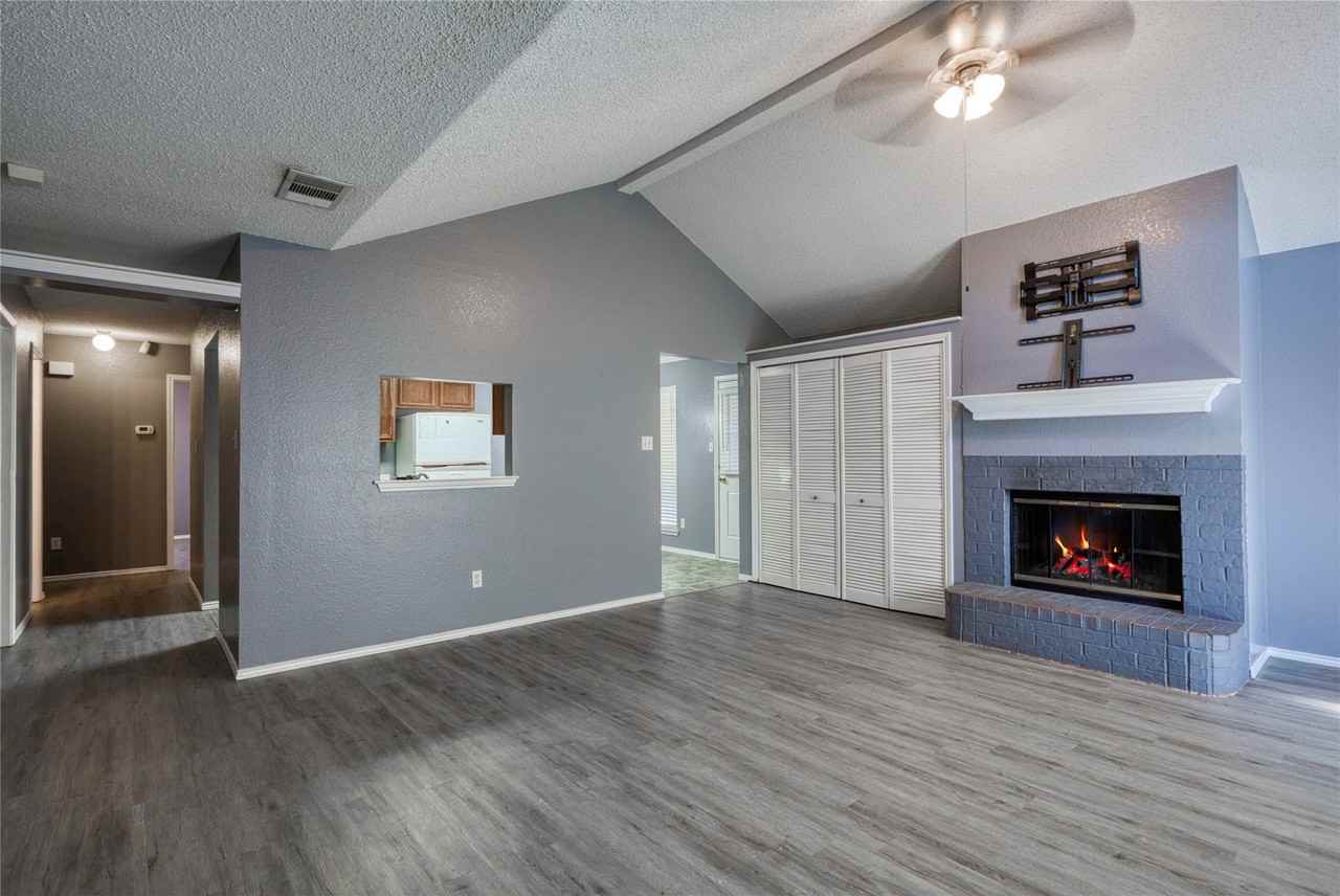 6702 Canyon Creek Dr - Photo 4 of 15