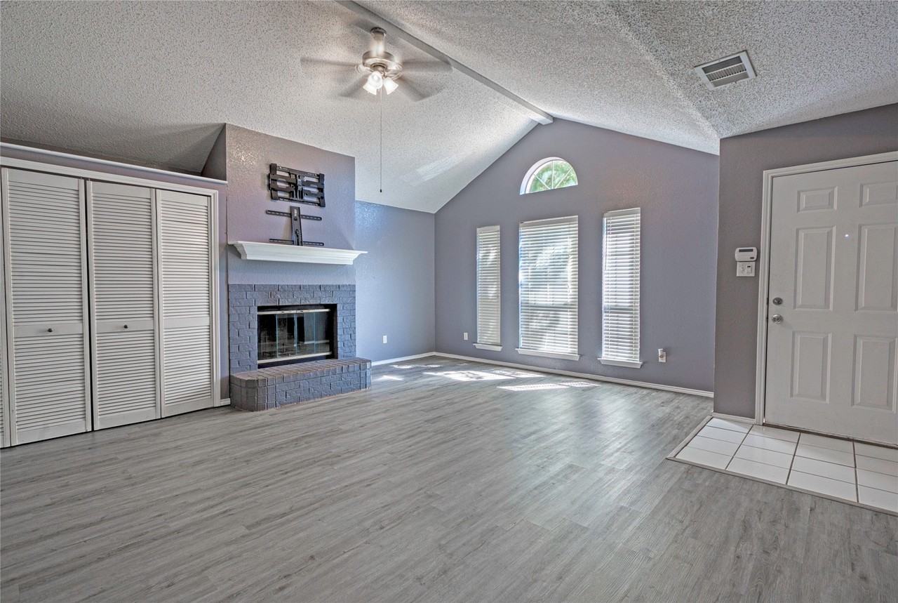 6702 Canyon Creek Dr - Photo 5 of 15