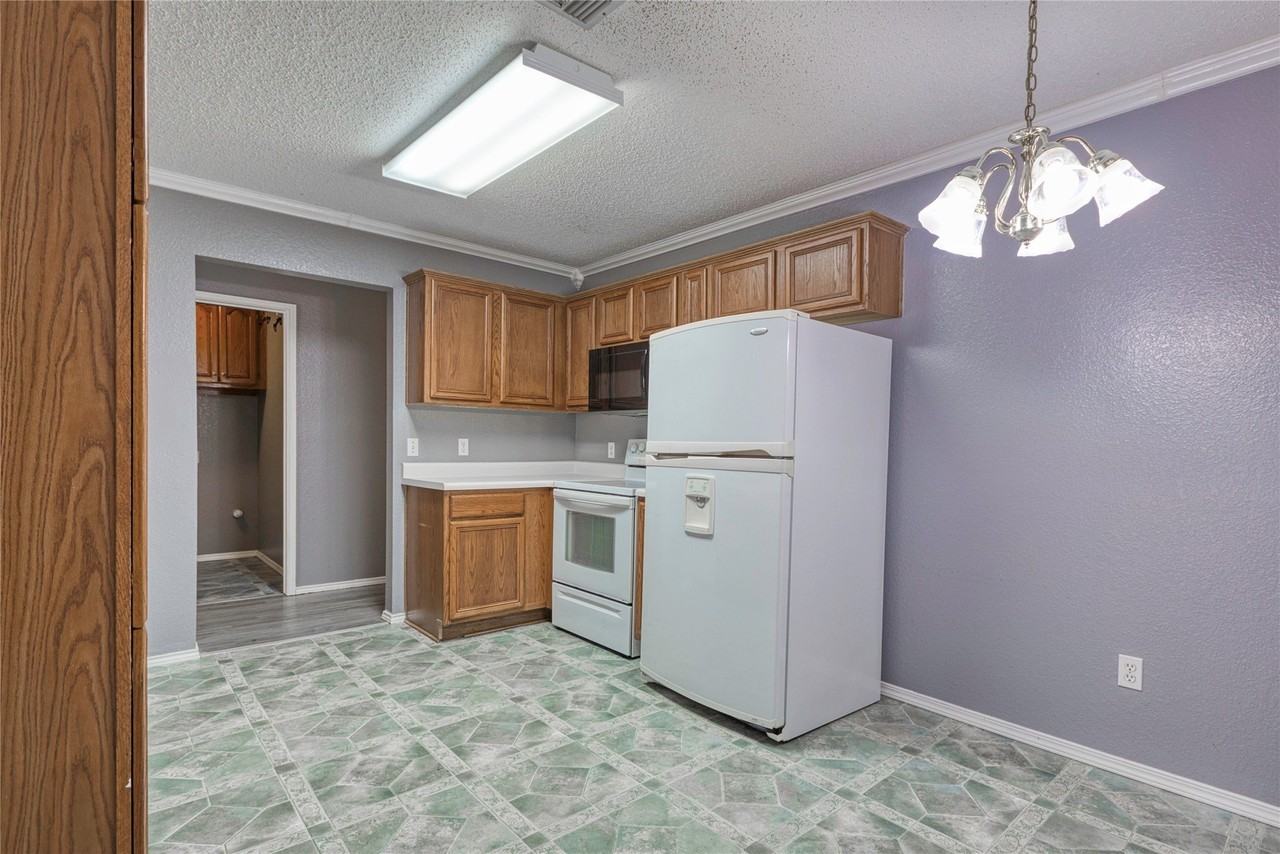 6702 Canyon Creek Dr - Photo 6 of 15