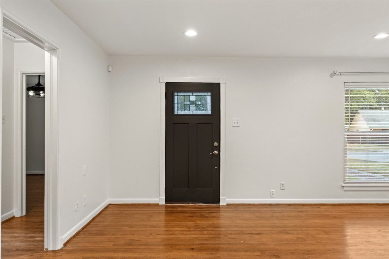 8732 Glencrest Ln - Photo 6 of 36