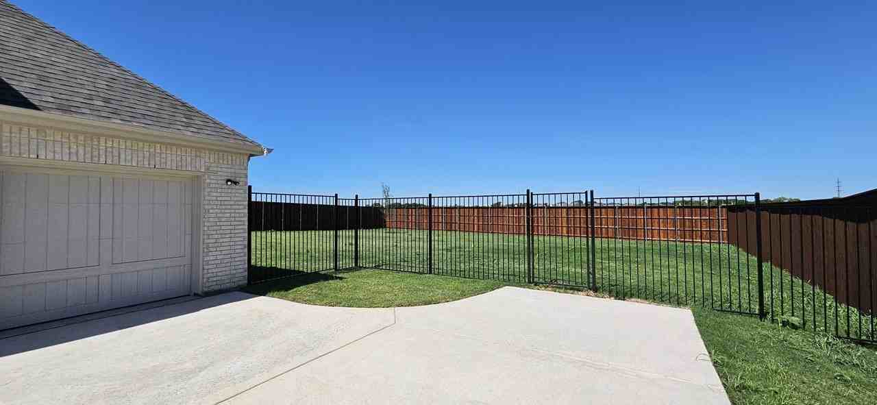 516 Agape Dr - Photo 3 of 40