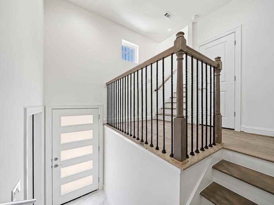 1221 W 16th St #F - Photo 4 of 32