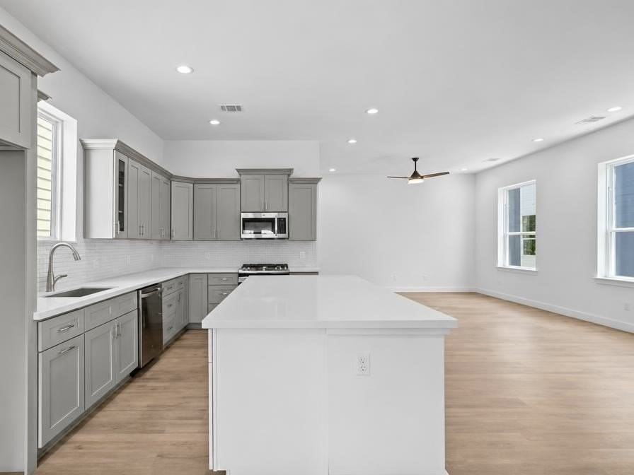1221 W 16th St #F - Photo 6 of 32