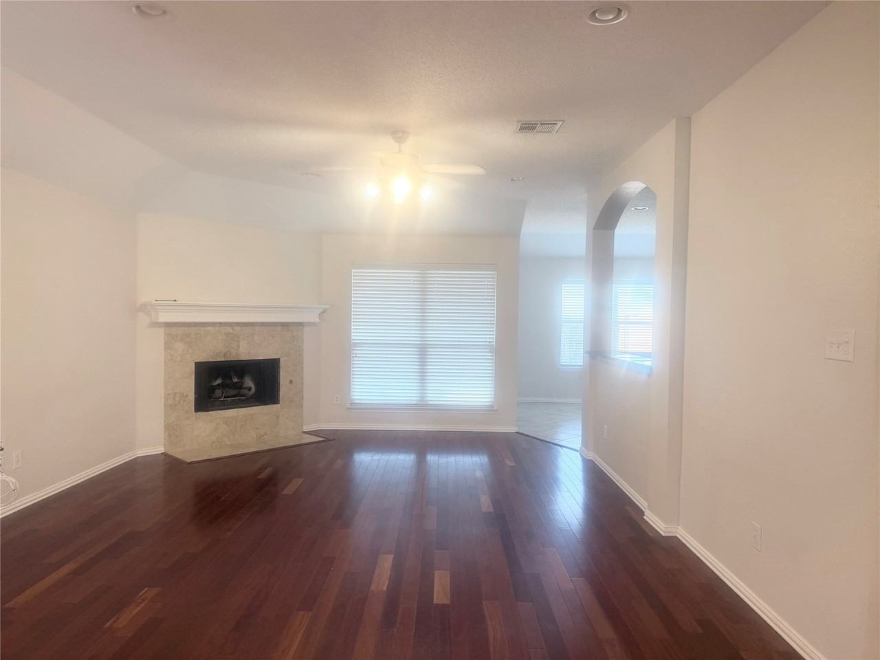529 Laredo Dr - Photo 6 of 30