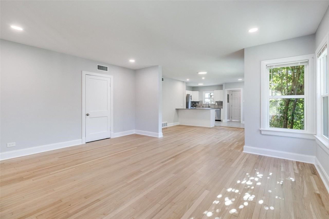 5936 La Vista Dr - Photo 2 of 12
