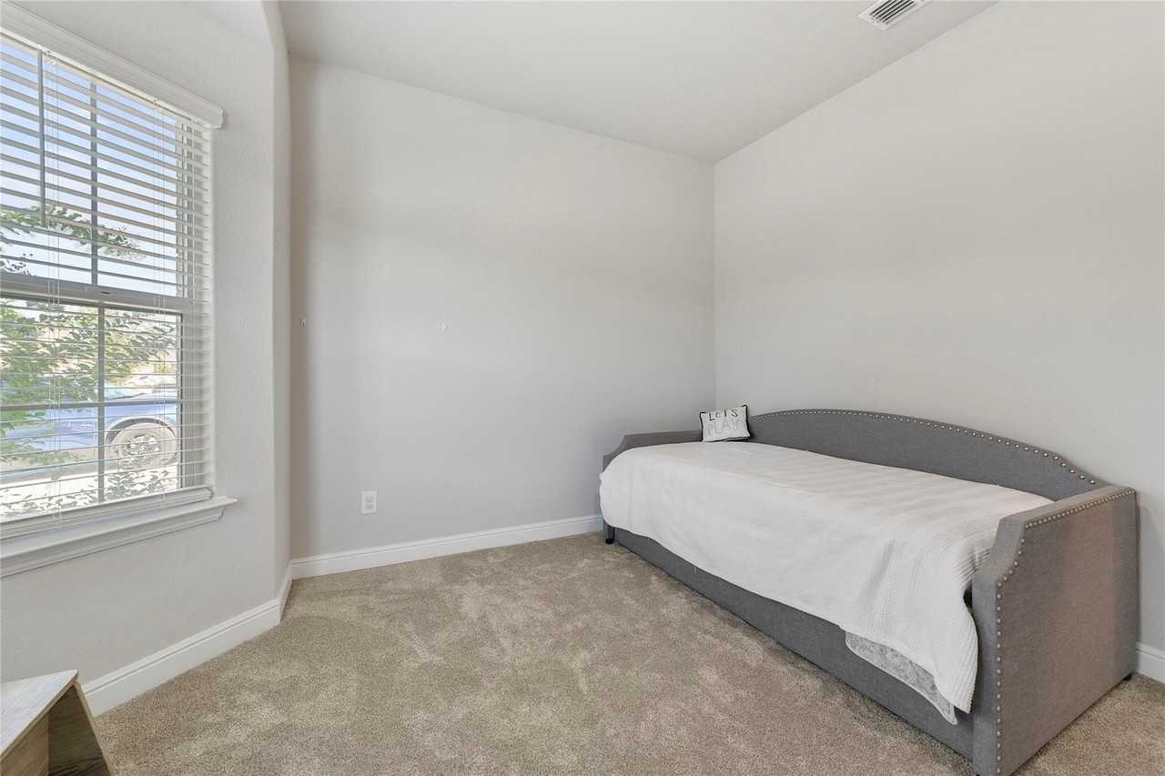 821 Shepperton Way - Photo 3 of 32