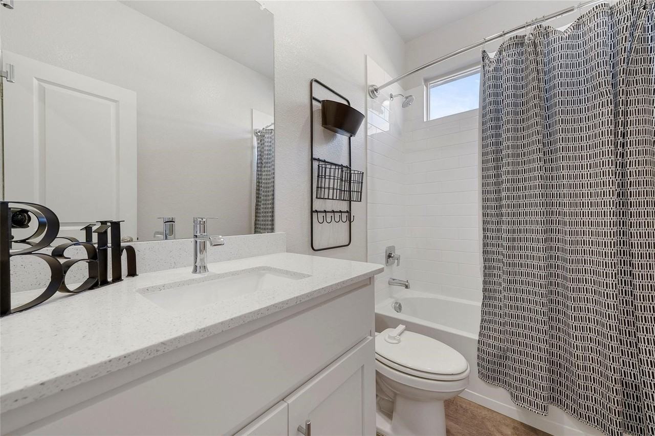 821 Shepperton Way - Photo 4 of 32