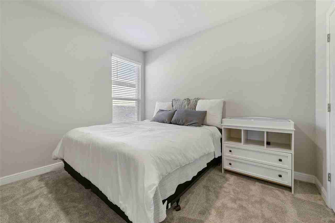 821 Shepperton Way - Photo 5 of 32