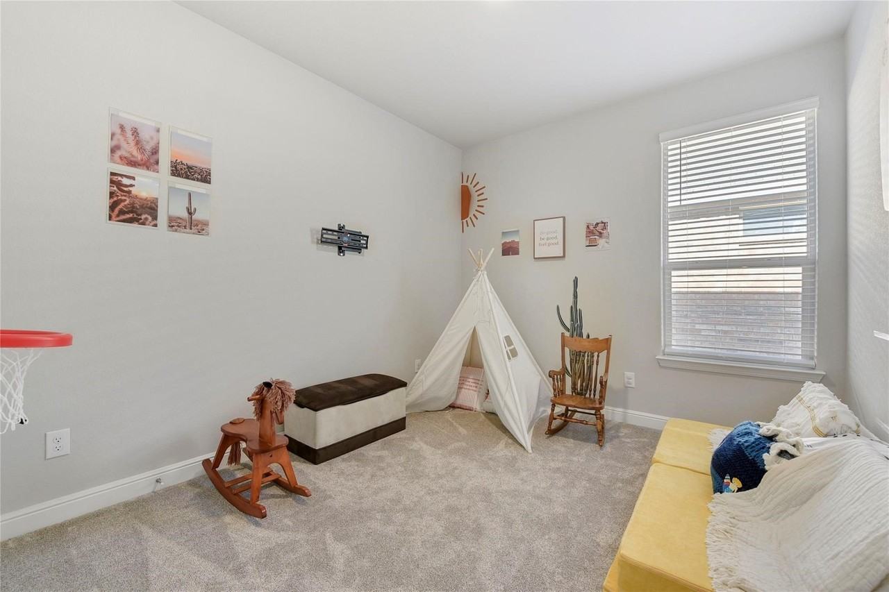 821 Shepperton Way - Photo 6 of 32