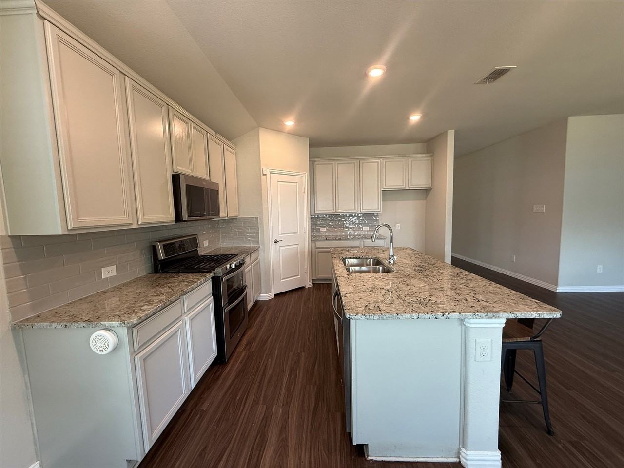 621 Fletcher Dr - Photo 3 of 21