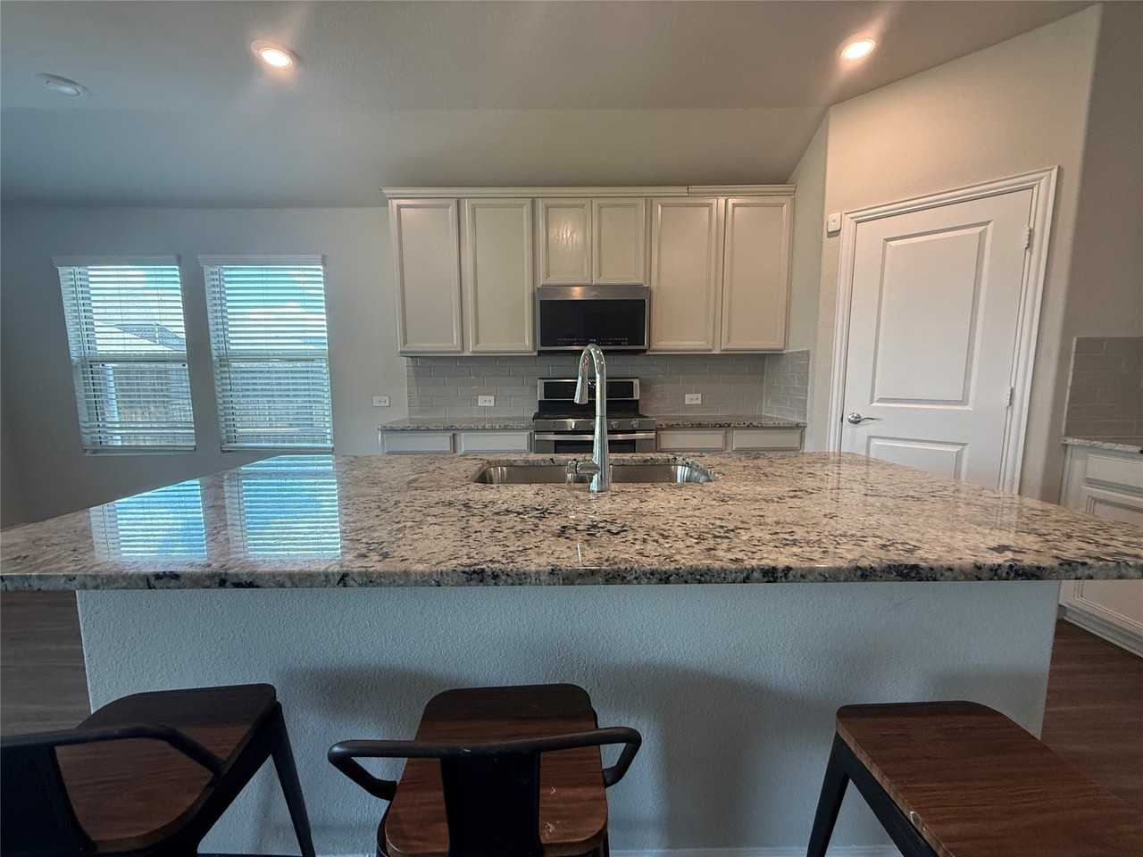 621 Fletcher Dr - Photo 4 of 21