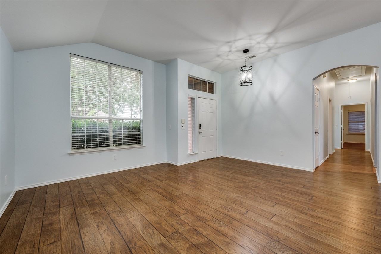 1617 Redwood Dr - Photo 4 of 29