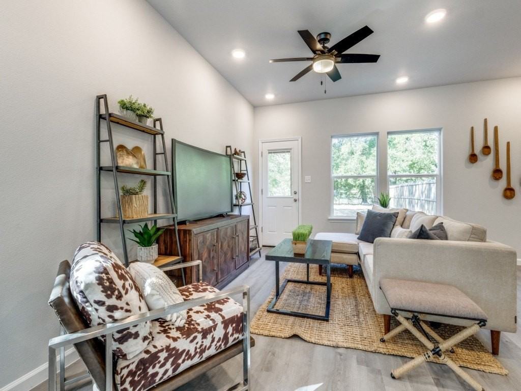 309 Braz St ## 2 - Photo 4 of 15