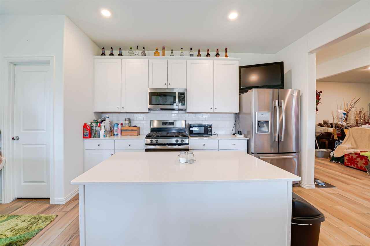 2116 Okeefe Dr - Photo 5 of 27