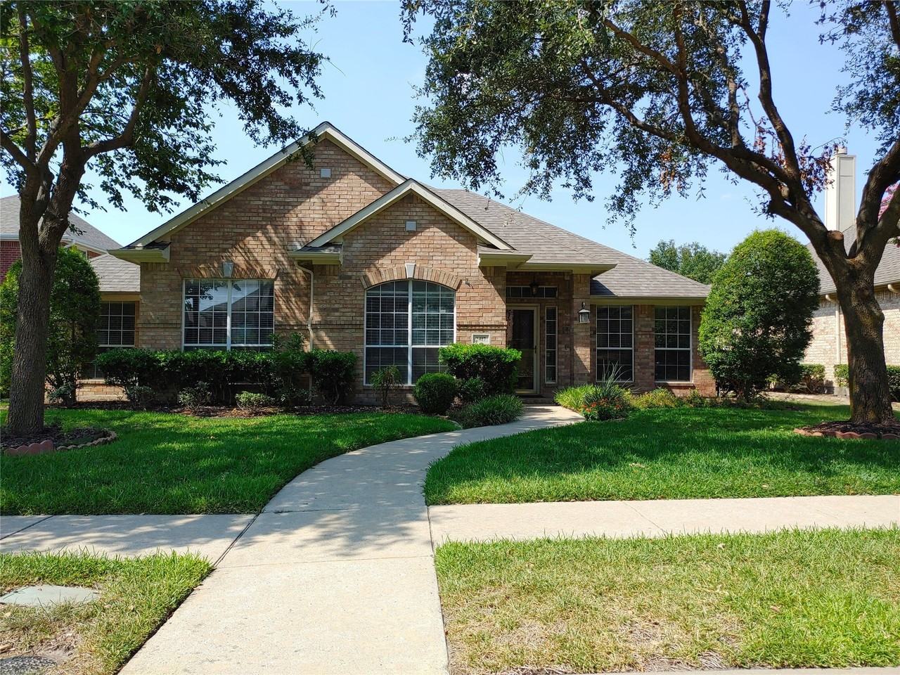 2417 Clear Field Dr - Photo 2 of 34