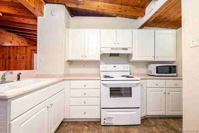 7278 Maple Rd - Photo 7 of 16
