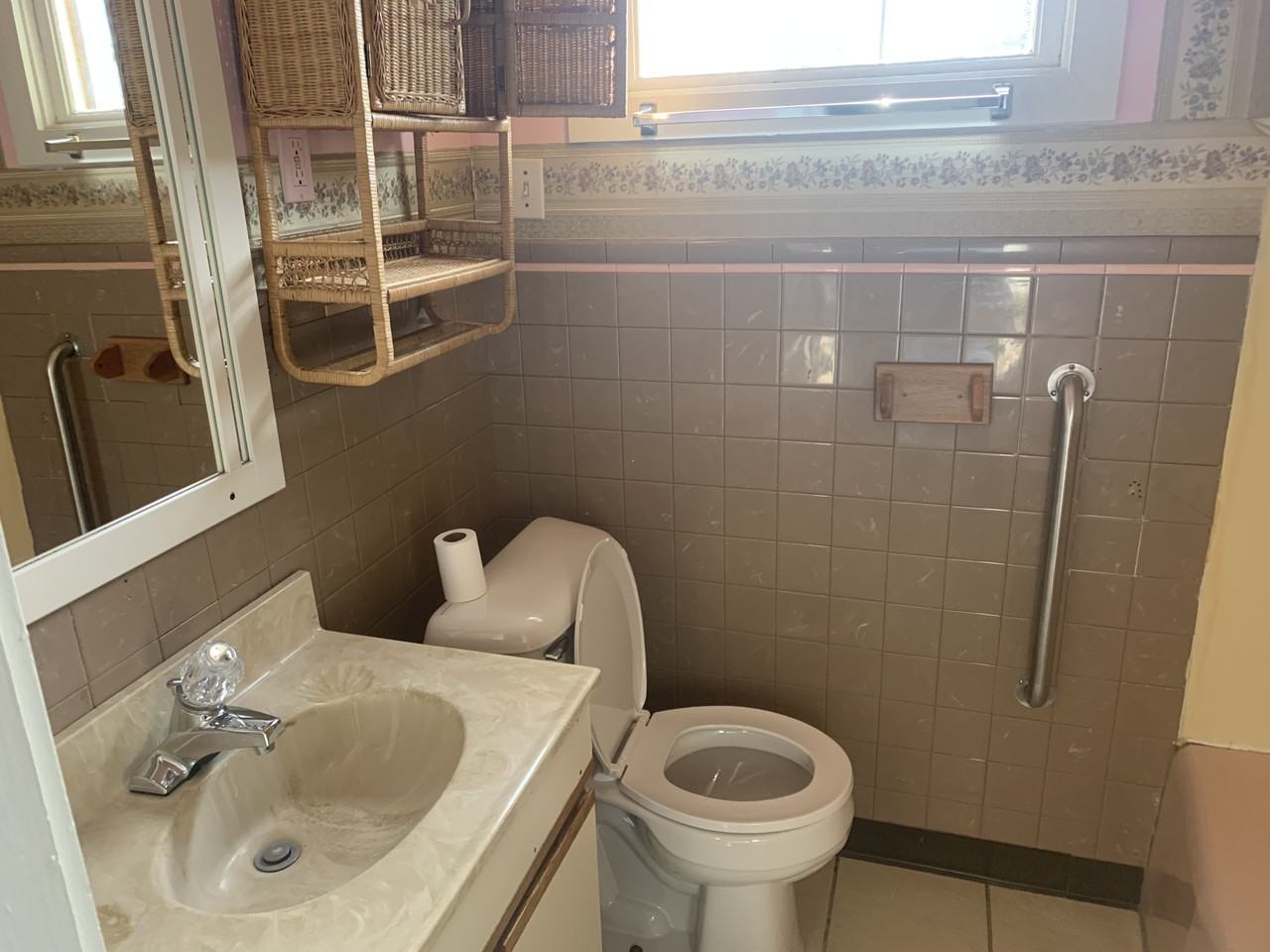 128 S Clark St #1 - Photo 3 of 7
